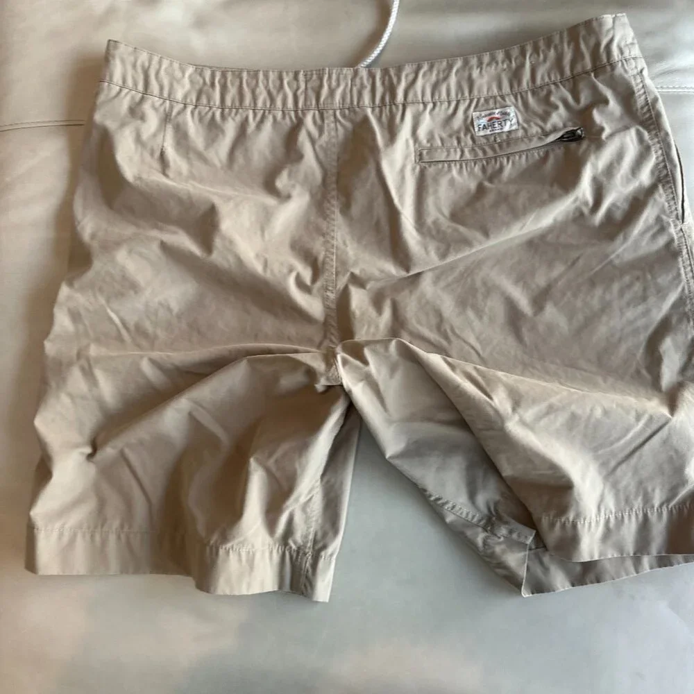 Faherty All Day Shorts Mens 38 tan